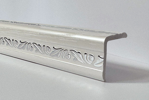 картинка Уголок ПВХ Д03 снежная роза  серебро 30*30*2,7м от магазина