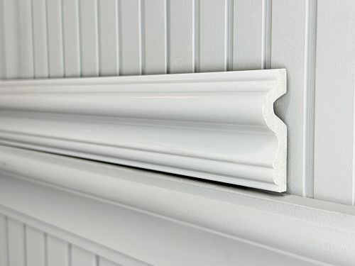 картинка Меандр молдинг окрашенный 1858-01 Белый  глянцевый 2,5м от магазина