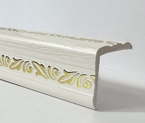 картинка  Уголок ПВХ Д03 снежная роза  золото 30*30*2,7м от магазина