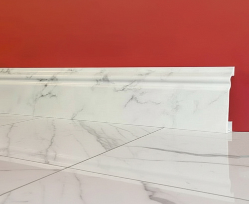 картинка  Плинтус Декор С01-1 мрамор белый КОМПОЗИТ 100мм 2,5м от магазина